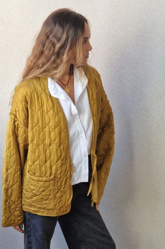 Chaqueta acolchada mostaza