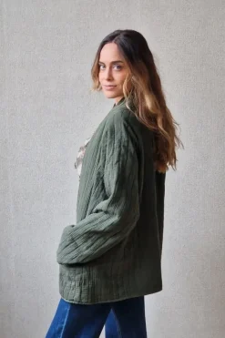 Chaqueta acolchada tipo bambula verde militar