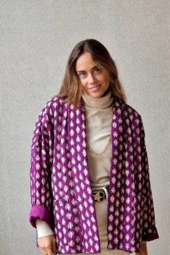 Chaqueta berenjena acolchada estampada
