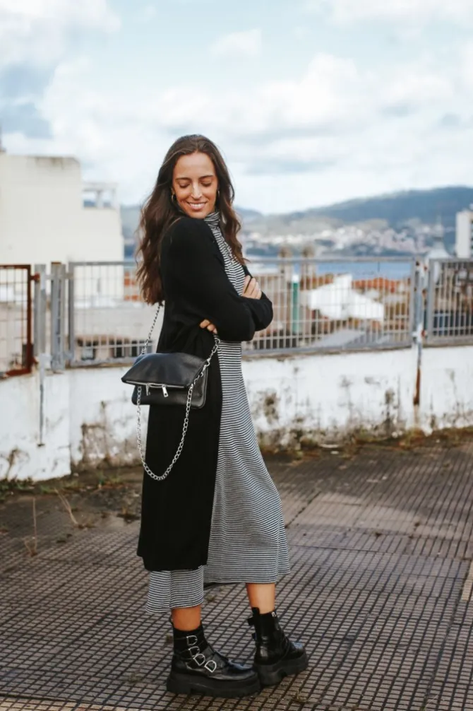 Chaqueta oversize larga de mujer con manga francesa negra