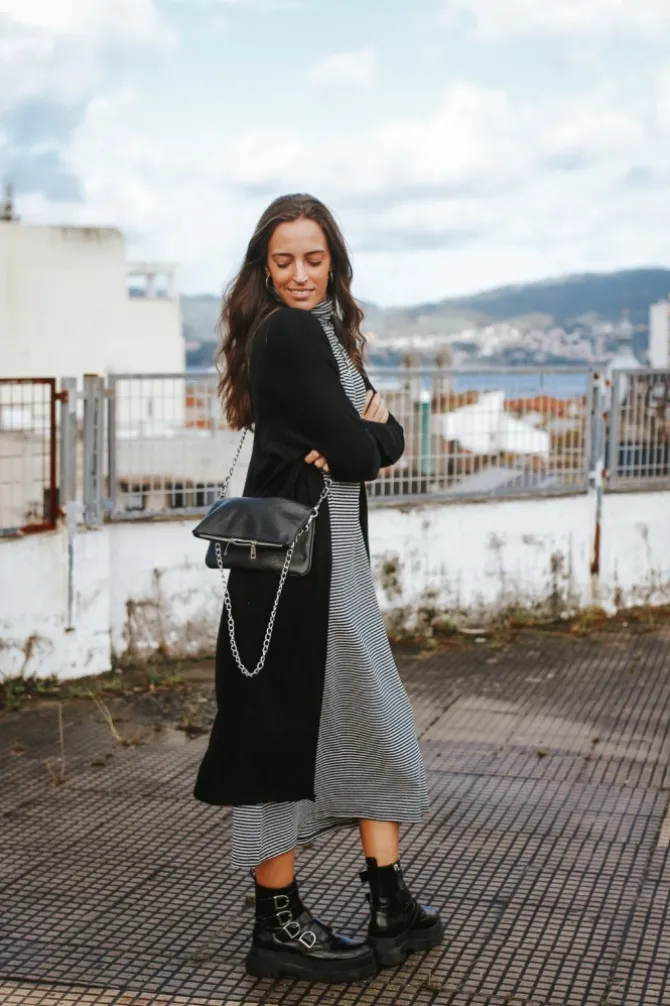 Chaqueta oversize larga de mujer con manga francesa negra