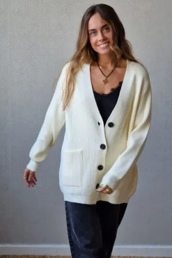 Chaqueta punto canalé botones beige