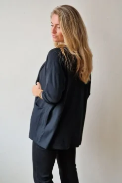 Chaqueta punto flecos negra