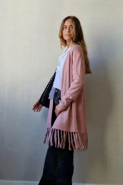 Chaqueta rosa con flecos en la parte inferior