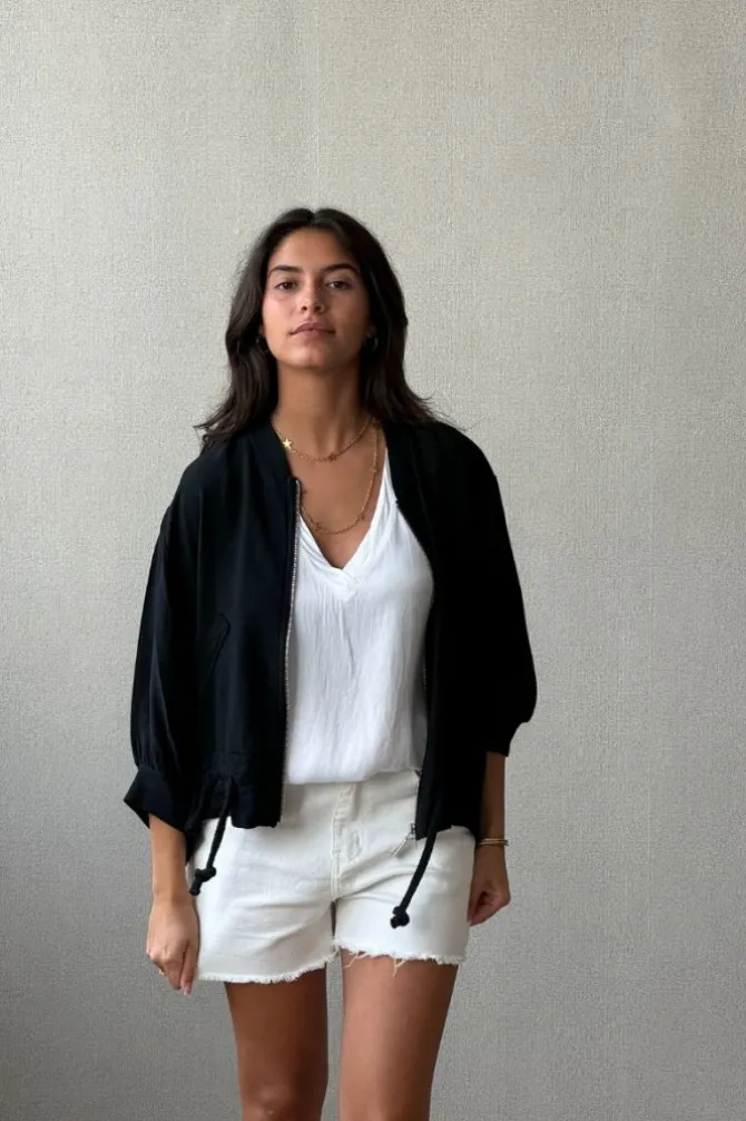Chaqueta tipo bomber con cremalleras negra