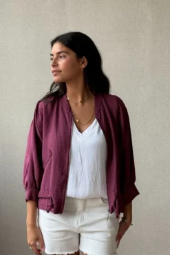 Chaqueta tipo bomber con cremallera buganvilla