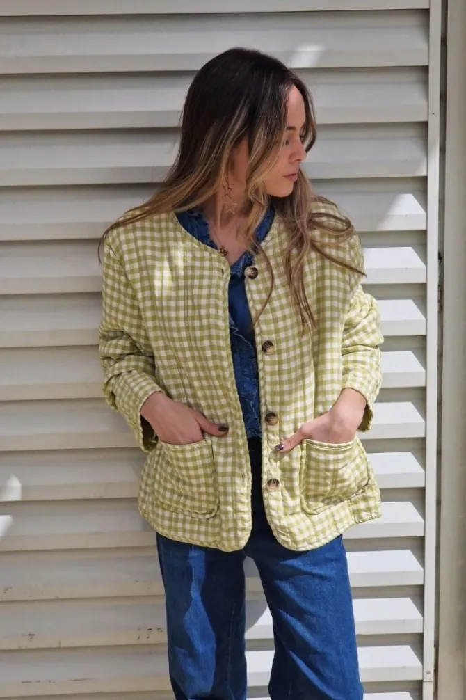 Chaqueta vichy con botones mostaza