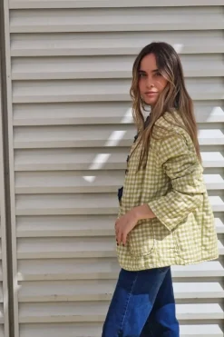 Chaqueta vichy con botones mostaza