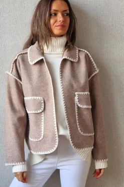 Chaquetón de paño topo con pespuntes crudo