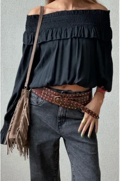Cinturón de piel ancho con chapitas camel
