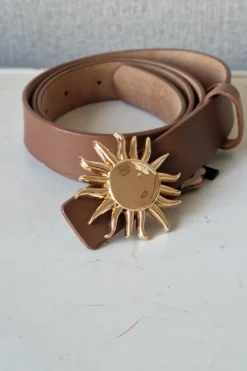 Cinturón de piel camel con hebilla Sol