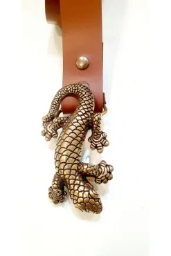 Cinturón de piel camel con hebilla salamandra