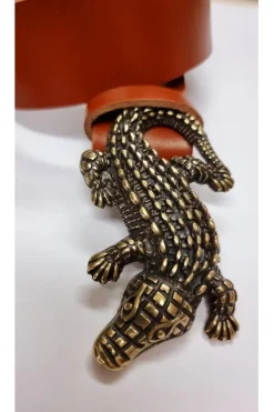 Cinturón de piel camel con hebilla cocodrilo