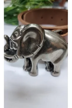 Cinturón de piel camel con hebilla elefante plateado