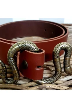 Cinturón de piel camel con hebilla serpiente
