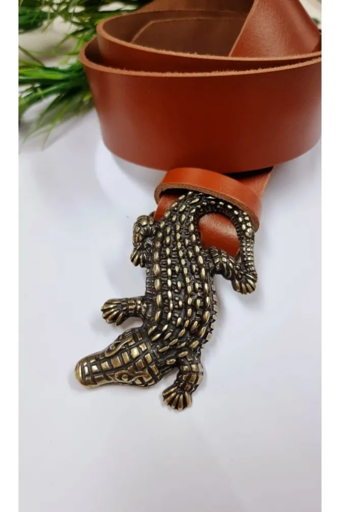 Cinturón de piel camel con hebilla cocodrilo
