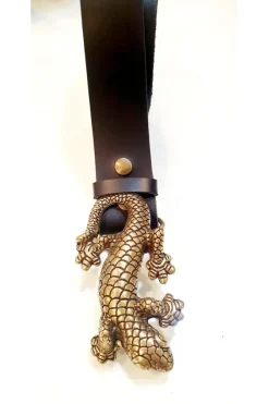 Cinturón de piel negro con hebilla salamandra