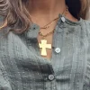Collar de acero cruz dorada