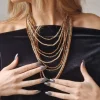 Collar de piedras en tonos camel