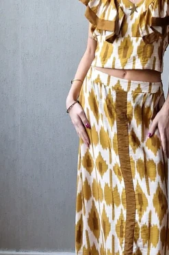 Conjunto falda y top mostaza