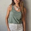 Crop top de asas en color verde militar