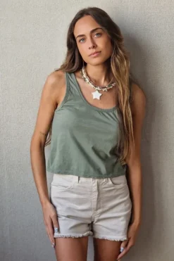 Crop top de asas en color verde militar