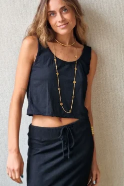 Crop top de asas en color negro