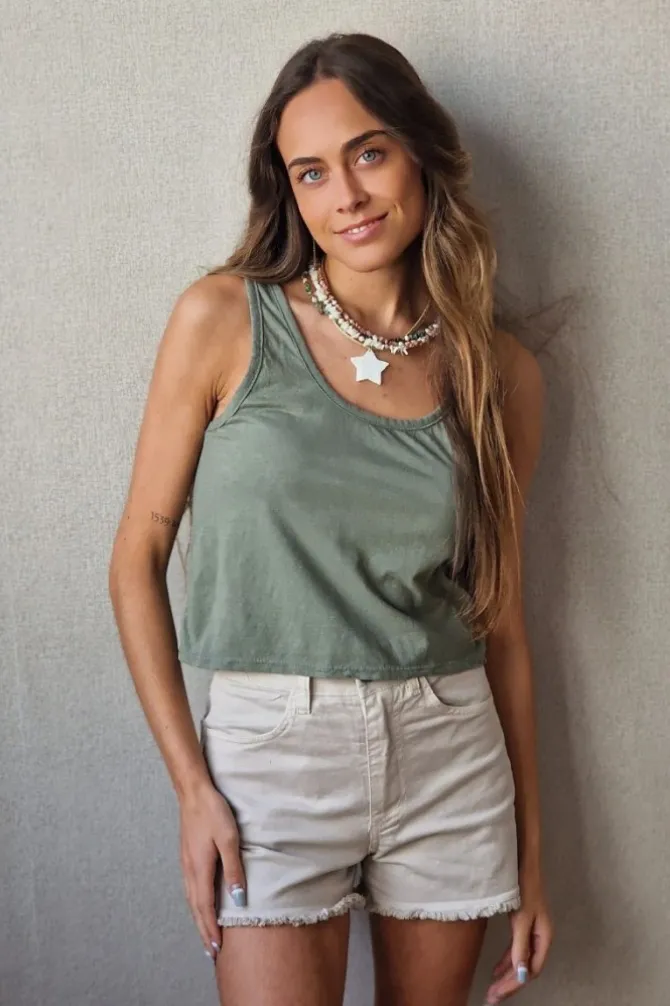 Crop top de asas en color verde militar