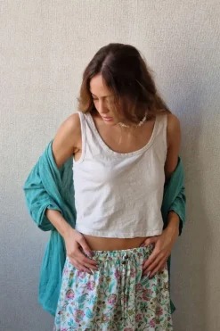 Crop top de asas en color beige
