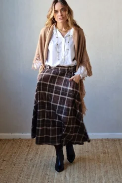 Falda de cuadros marrón