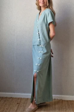 Falda de lino con botones chinos verde