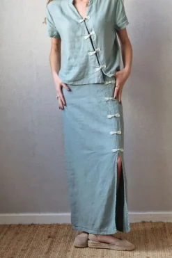 Falda de lino con botones chinos verde