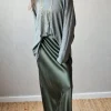 Falda tipo raso con goma verde