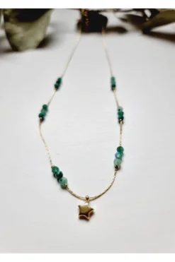 Gargantilla de acero con piedras verdes y estrella