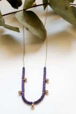 Gargantilla de acero con estrellas y piedras de colores violetas