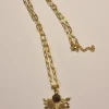 Gargantilla de acero con abanico
