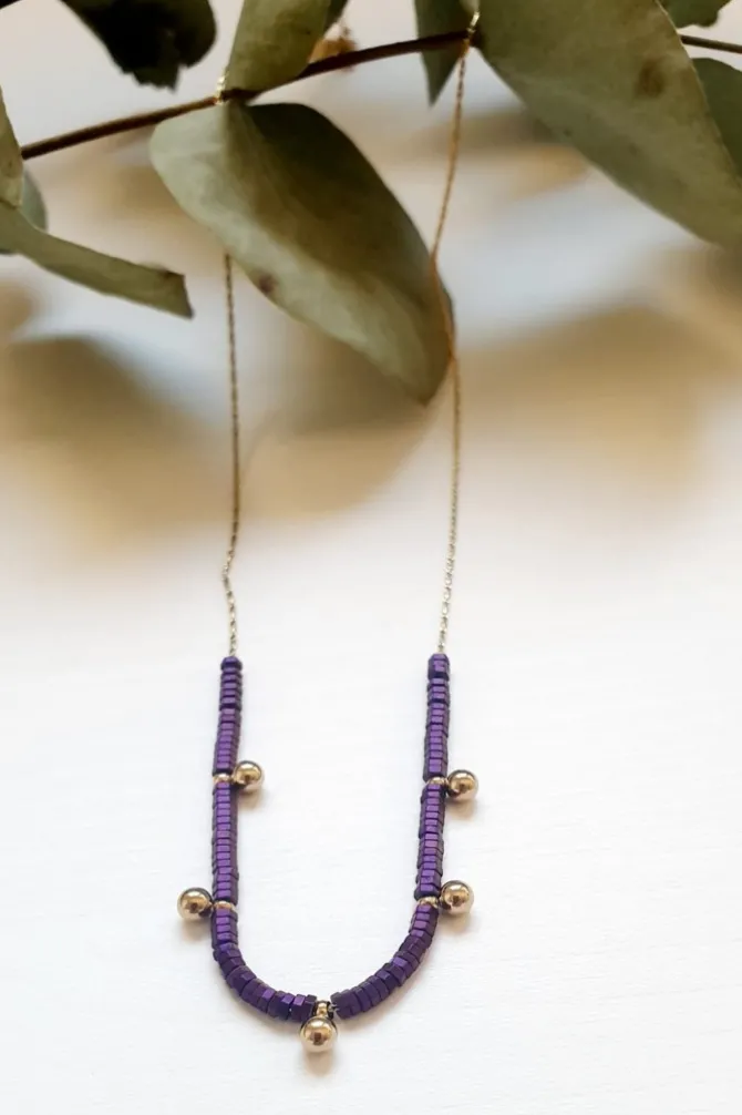 Gargantilla de acero con estrellas y piedras de colores violetas