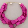 Gargantilla tres vueltas resina fucsia