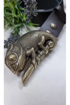 Hebilla dorada de camaleón