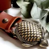 Hebilla dorada de tortuga