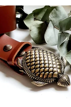 Hebilla dorada de tortuga