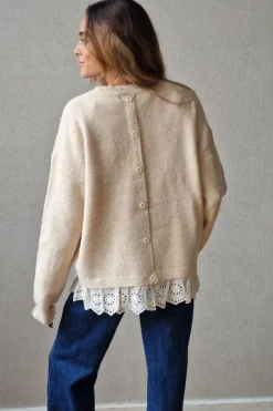 Jersey beige de cuello redondo con puntilla