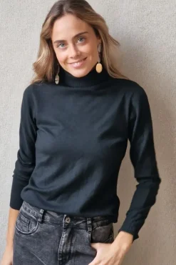 Jersey básico cuello cisne negro