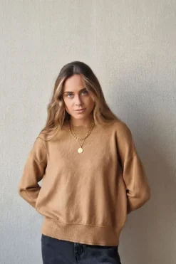 Jersey básico cuello redondo camel