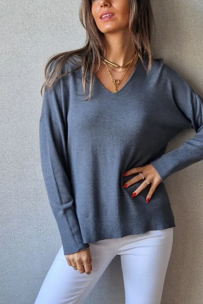 Jersey básico de cuello pico gris