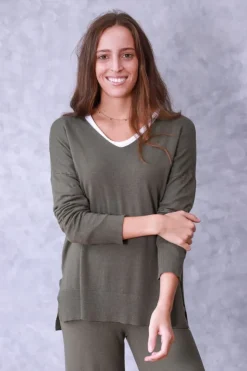 Jersey básico de cuello pico verde militar