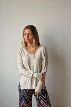 Jersey básico de cuello pico beige