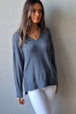 Jersey básico de cuello pico gris