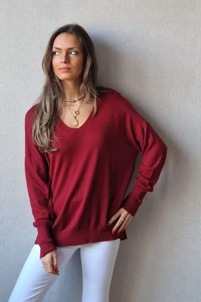 Jersey básico de cuello pico granate
