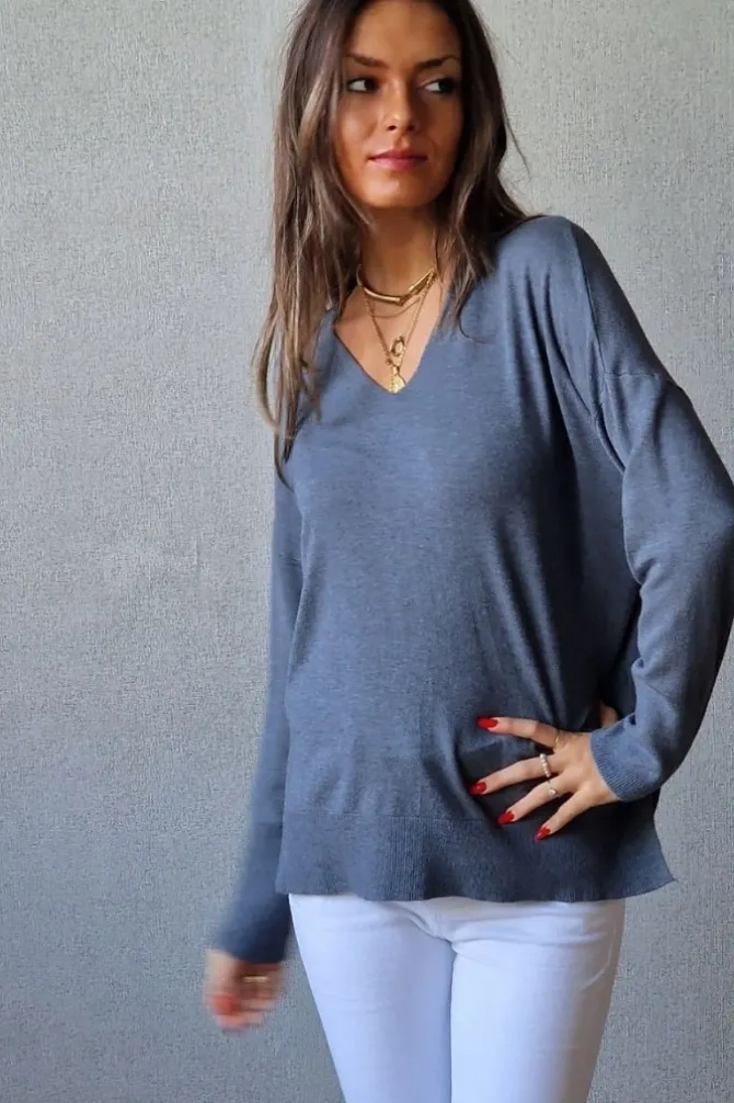Jersey básico de cuello pico gris